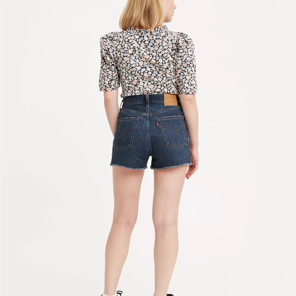 Levi's Ribcage Shorts - Picture 3 of 9